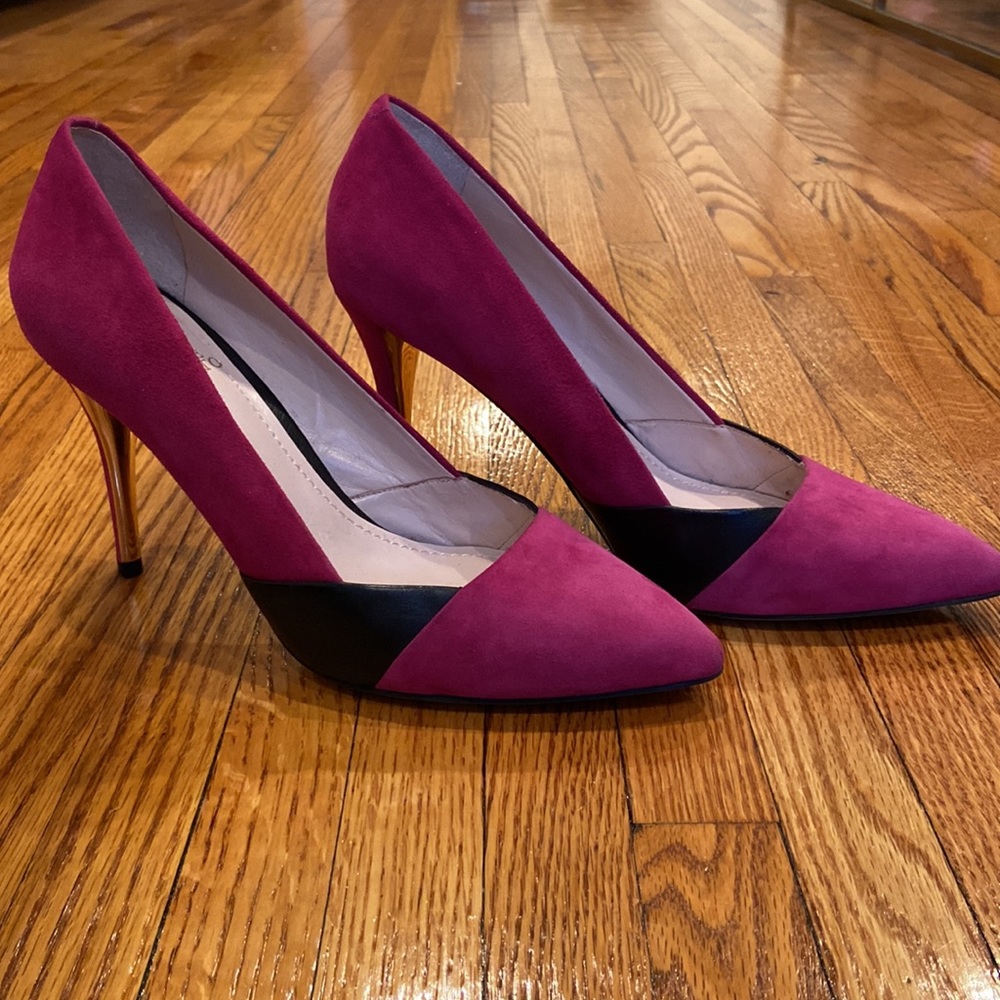 Vince Camuto - Pink Suede Pointed Pumps
